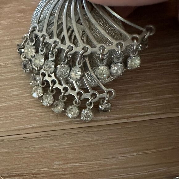 Vtg. Clip On Climber Earrings - Picture 2 of 3